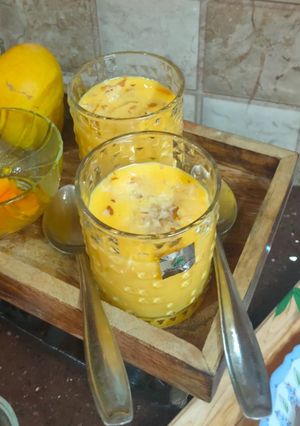 મેંગો મિલ્ક શેક (Mango Milk Shake Recipe In Gujarati) રેસીપી મુખ્ય ફોટો