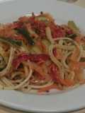 Espaghettis con verdura fresca de temporada🍃🍅🌶🍆🥒🥕🍝