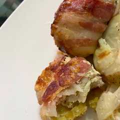 Una foto de Bolitas de pechugas rellenas de plátano envueltas en bacon