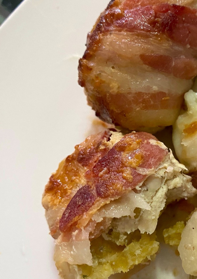 Una foto de Bolitas de pechugas rellenas de plátano envueltas en bacon