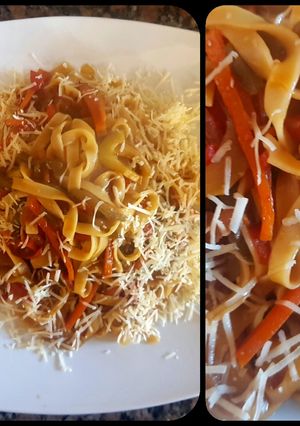 Una foto de Fideos (tagliatelli) con verduras al woock