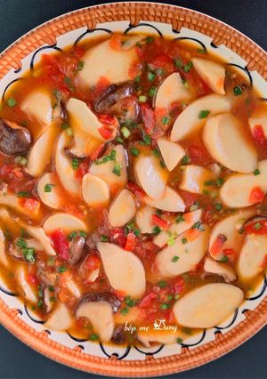 A picture of King Oyster Mushrooms in Tomato Sauce.