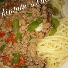 A picture of Spaghetti and minced meat sauce.
