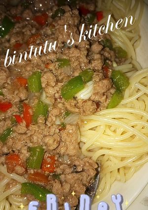 A picture of Spaghetti and minced meat sauce.