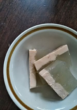 A picture of Two Layered Cream Agar-Agar.