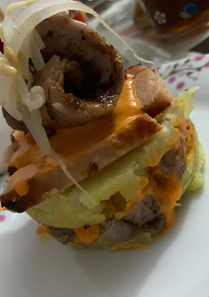 Una foto de Timbales de patata y solomillo al chimi churry