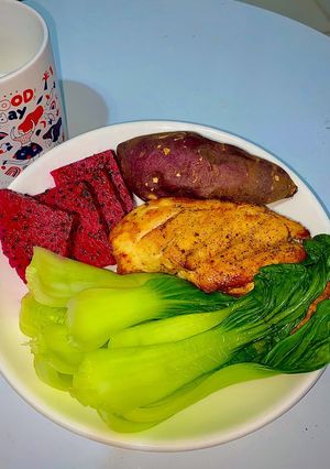 Hình của món Bữa ăn healthy - Ức gà áp chảo kèm cải chip luộc.