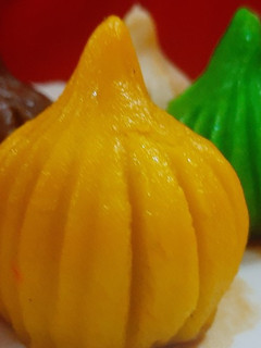 रंगबिरंगे मोदक (rangbirange modak recipe in Hindi) रेसिपी मुख्य फोटो