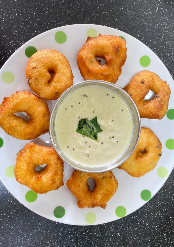 டீ கடை வடை (Milagu vadai recipe in tamil) செய்முறை முக்கிய புகைப்படம்