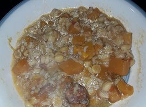 Una foto de Garbanzos con longaniza