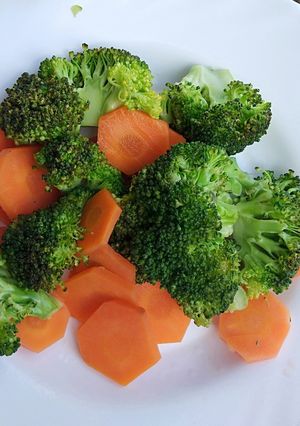 A picture of Steamed broccoli salad.