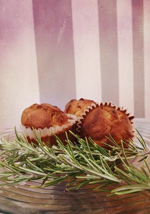 Una foto de Muffins de jamón y romero