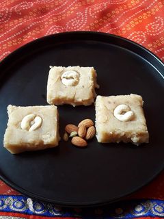 ब्रेड की बर्फी (Bread ki barfi recipe in Hindi) रेसिपी मुख्य फोटो