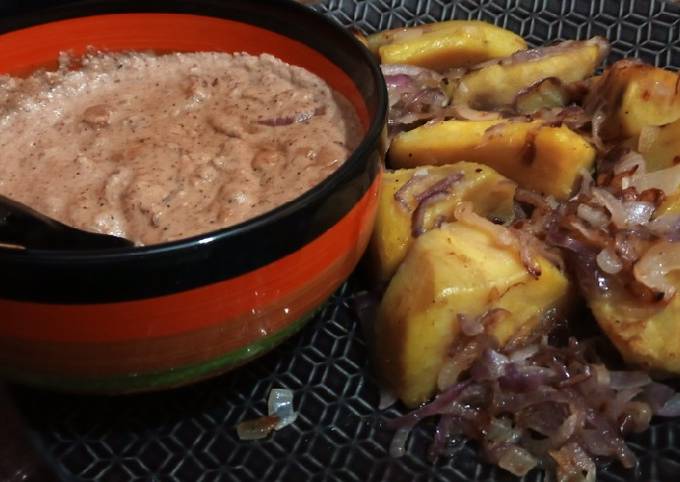 Fried sweet potato and peanut sauce π