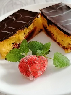 Pillekönnyű epres süti 🍓 recept fotója
