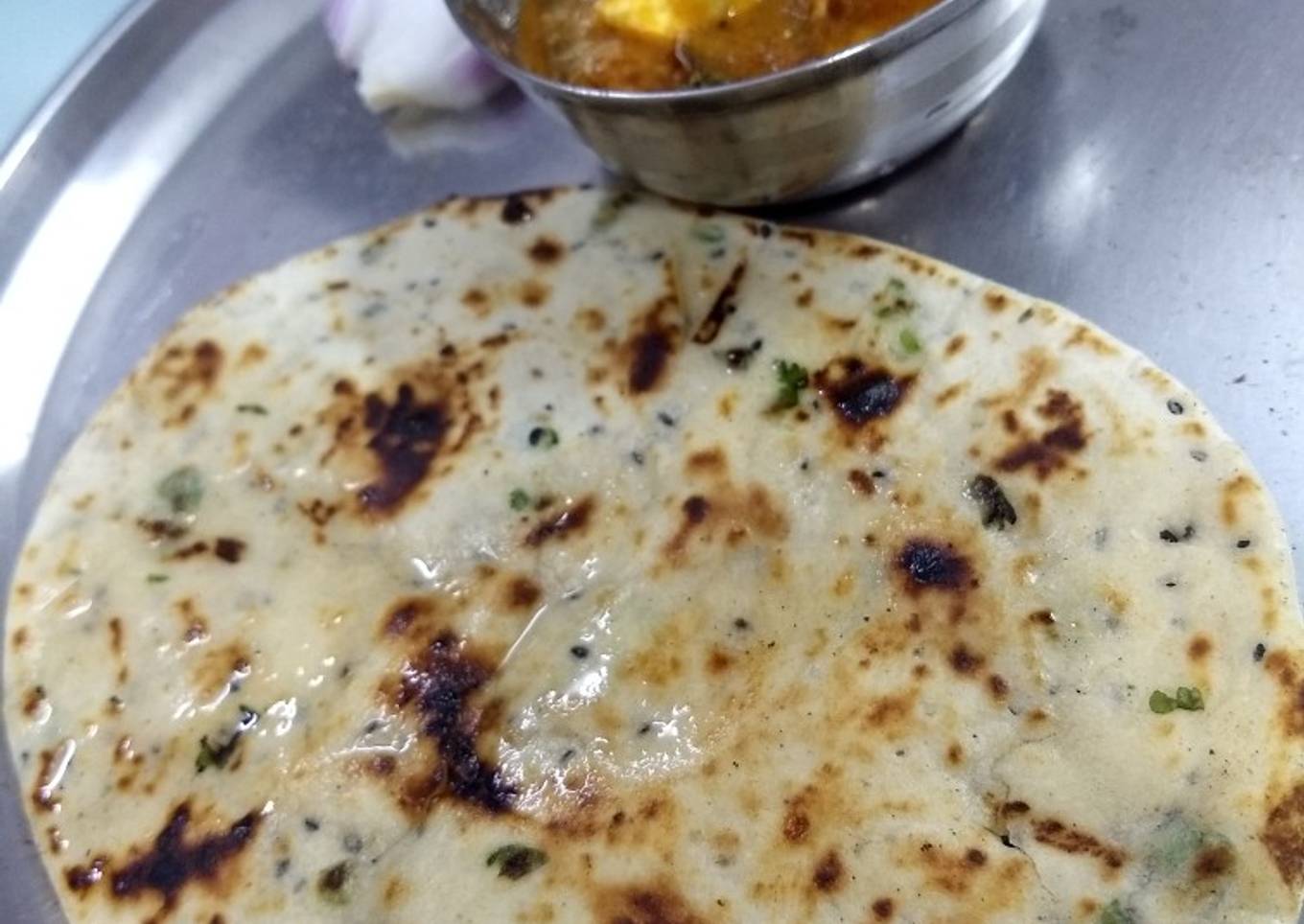 Tawa naan with paneer gravy