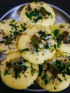 मिश्र डाळीचा इडली ढोकळा (mix dalicha idli dhokla recipe in marathi) रेसिपी चे मुख्य फोटो