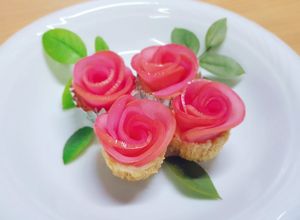 รูปของ ทาร์ตแอปเปิ้ลดอกกุหลาบ Pink Valentine's 💗 ไม่ใช้เตาอบ