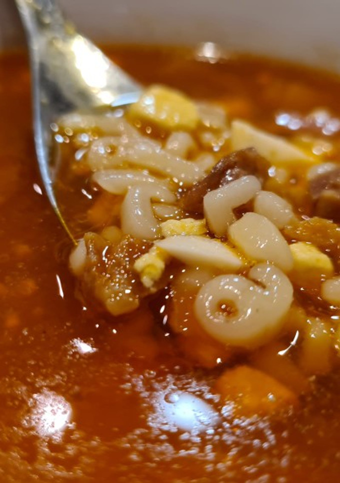 Una foto de Sopa de pasta con zanahoria y chorizo