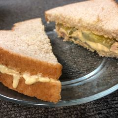A picture of Simple tasty tuna sandwich.