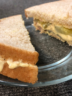 A picture of Simple tasty tuna sandwich.