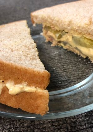 A picture of Simple tasty tuna sandwich.