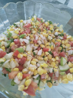 સ્વીટ કોર્ન સલાડ(Sweet Corn Salad Recipe In Gujarati) રેસીપી મુખ્ય ફોટો