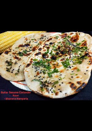 તંદૂરી બટર સેસમ કોરિએન્ડર નાન (Butter Sesame Coriander Naan) રેસીપી મુખ્ય ફોટો