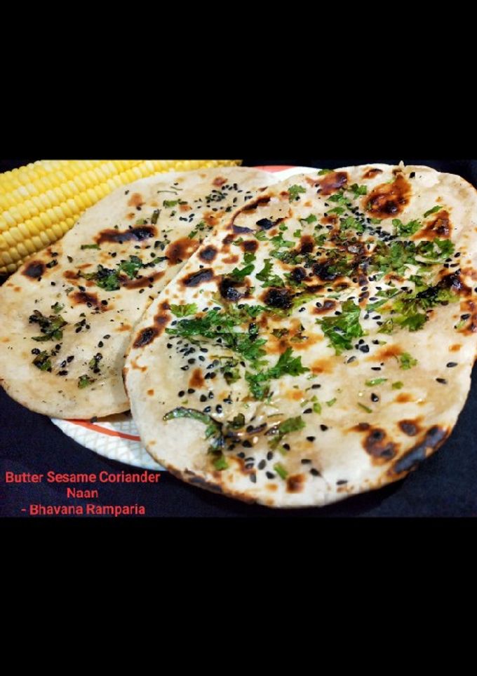 તંદૂરી બટર સેસમ કોરિએન્ડર નાન (Butter Sesame Coriander Naan) રેસીપી મુખ્ય ફોટો
