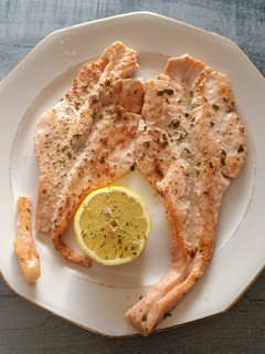 Una foto de Mariposas de salmón a la plancha