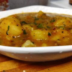 A picture of Aloo ki tarkari.