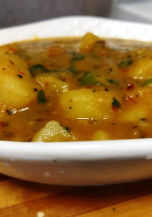 A picture of Aloo ki tarkari.