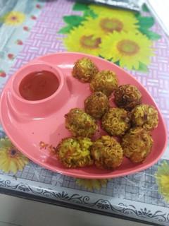 મેગી પકોડા(Maggi Pakoda Recipe in Gujarati) રેસીપી મુખ્ય ફોટો