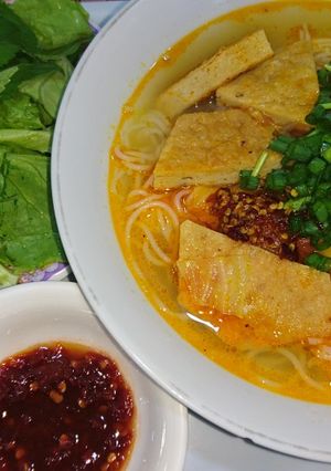A picture of Da Nang Fish Cake Noodle Soup (Bún chả cá Đà Nẵng).