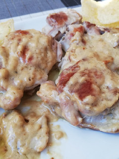 Una foto de Muslos de pollo deshuesados a la mostaza