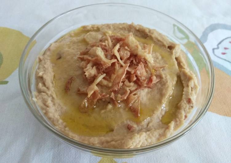 Hummus con cebolla