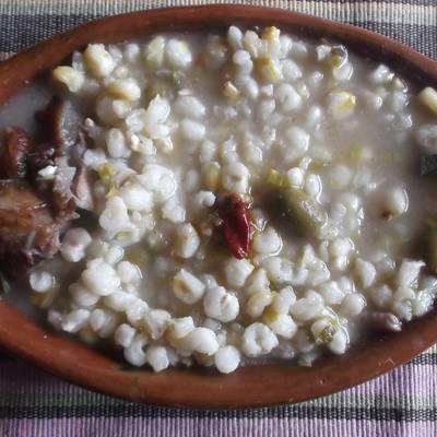 Sopa de maíz blanco en olla de barro Receta de Dan Barreto @elhornodeeloy-  Cookpad