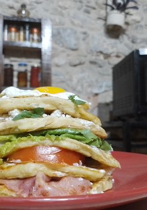 Φωτογραφία της συνταγής Αλμυρά pancakes με κολοκυθάκια και γραβιέρα