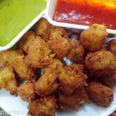 A picture of Potato egg pakora.