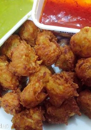 A picture of Potato egg pakora.