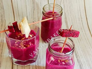 Dragon fruit and Banana Breakfast Pink Smoothie