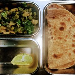 A picture of Aloo Matar (Tiffin recipe).