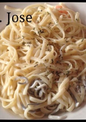 Foto principal de Tallarines con gulas y gambas