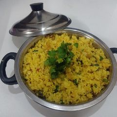 A picture of Yellow pulao.