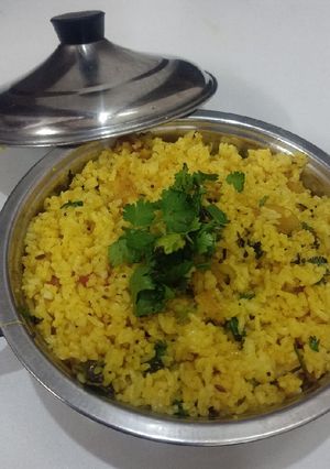 A picture of Yellow pulao.