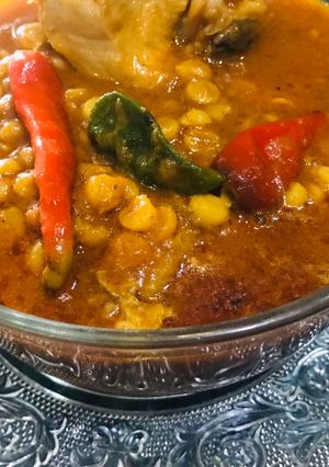 A picture of Chicken or chane ki daal.