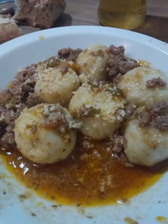 Una foto de Ñoquis rellenos de jamón y queso
