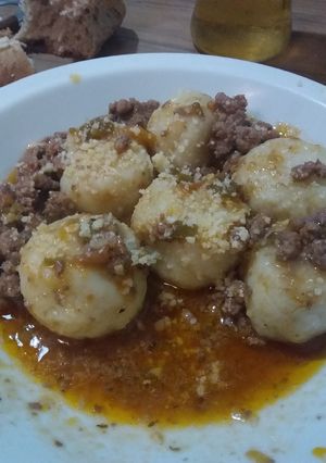 Una foto de Ñoquis rellenos de jamón y queso