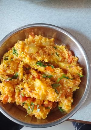 સાંબા બટેકા ની ખીચડી (Samba Bataka Khichdi Recipe In Gujarati) રેસીપી મુખ્ય ફોટો