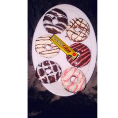 A picture of Glazed doughnut.